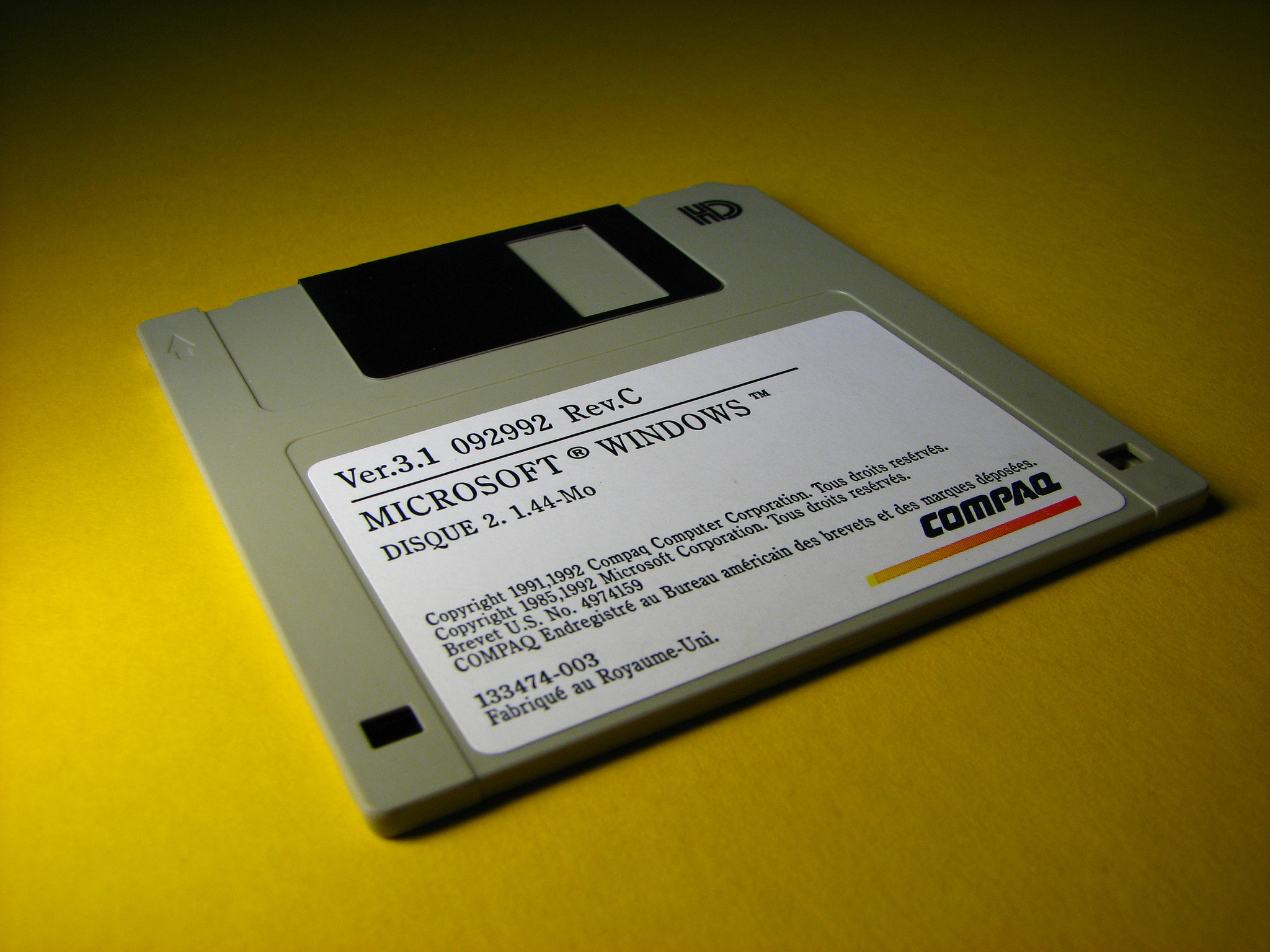 Yes, this disk is in French. (fdecomite)