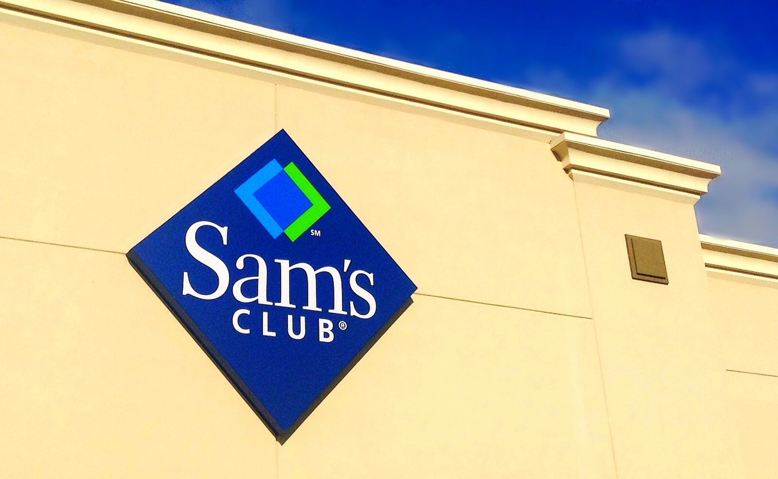 Sams Club USA. Sam’s Club Store building. Club membership.