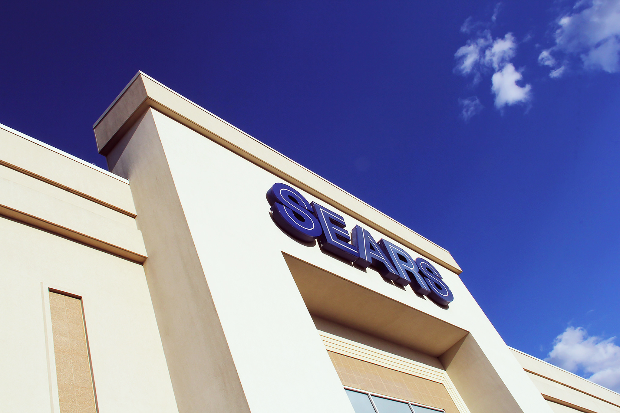 Sears Loses $580 Million In Last Quarter Of 2015, Still Working On That ‘Transformation’ Thing