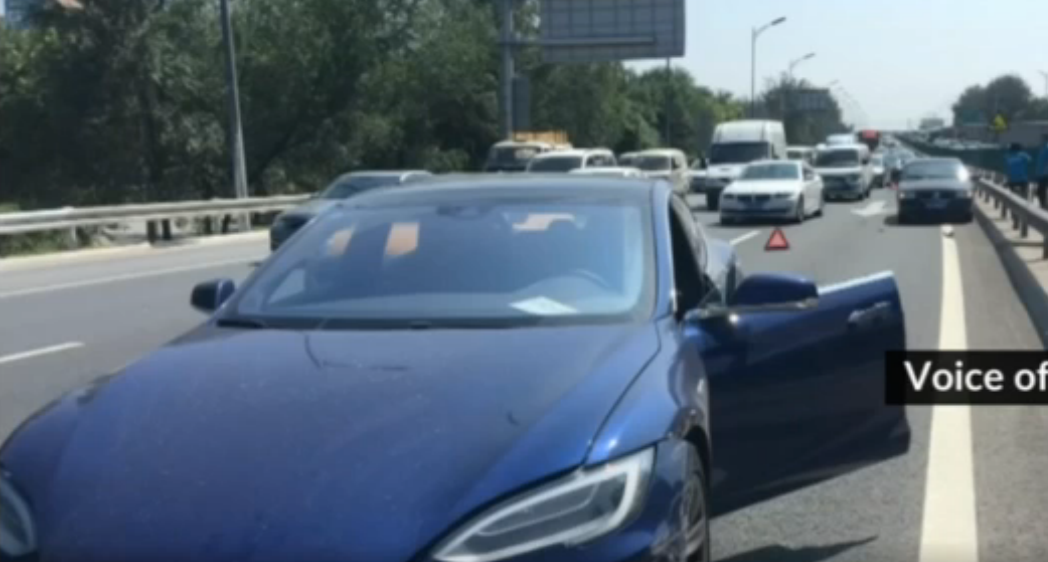 Tesla Says Driver Took Hands Off Wheel In Latest “Autopilot” Crash