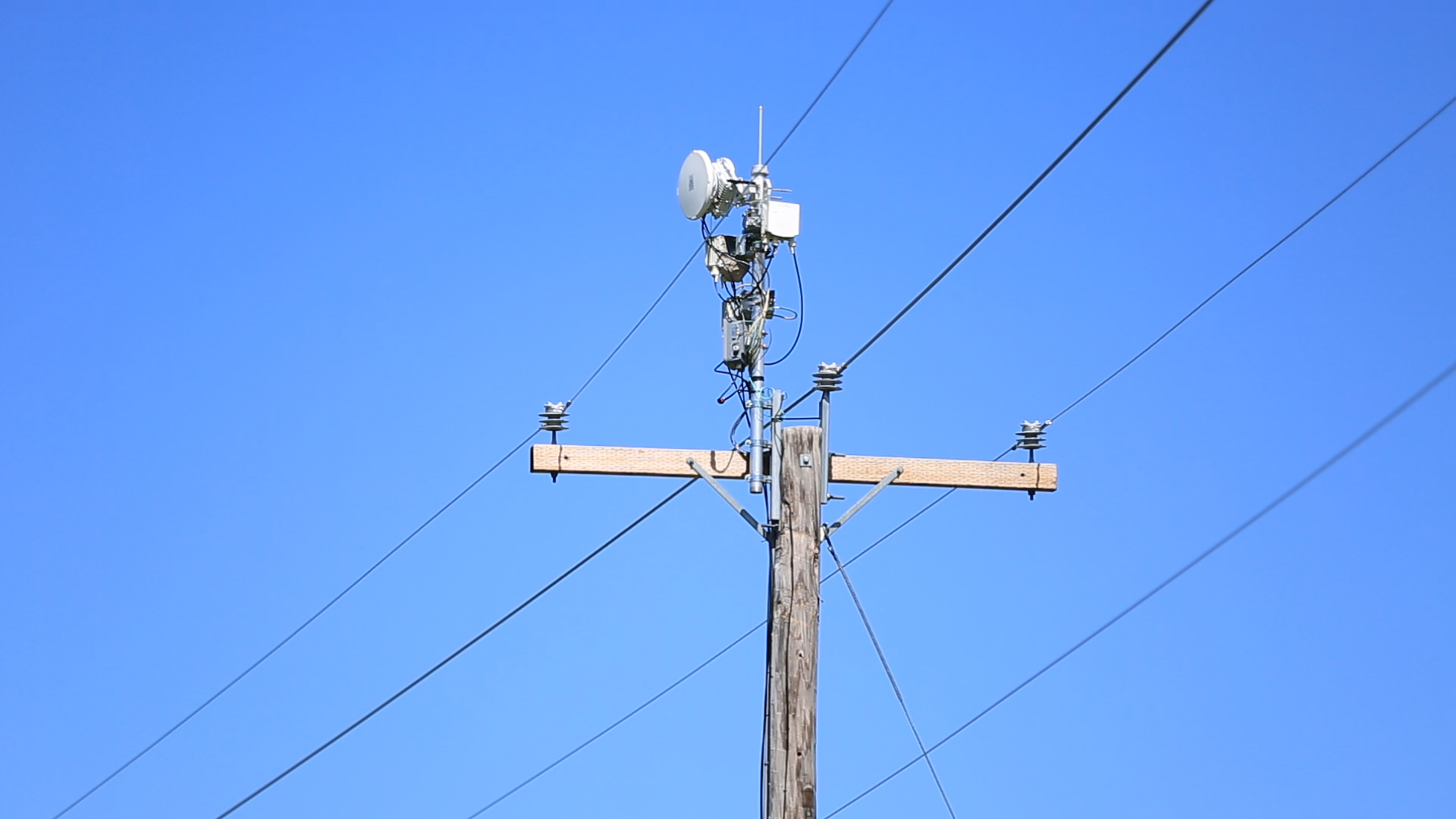 AT&T Testing Super-Fast Wireless Internet Using Power Lines