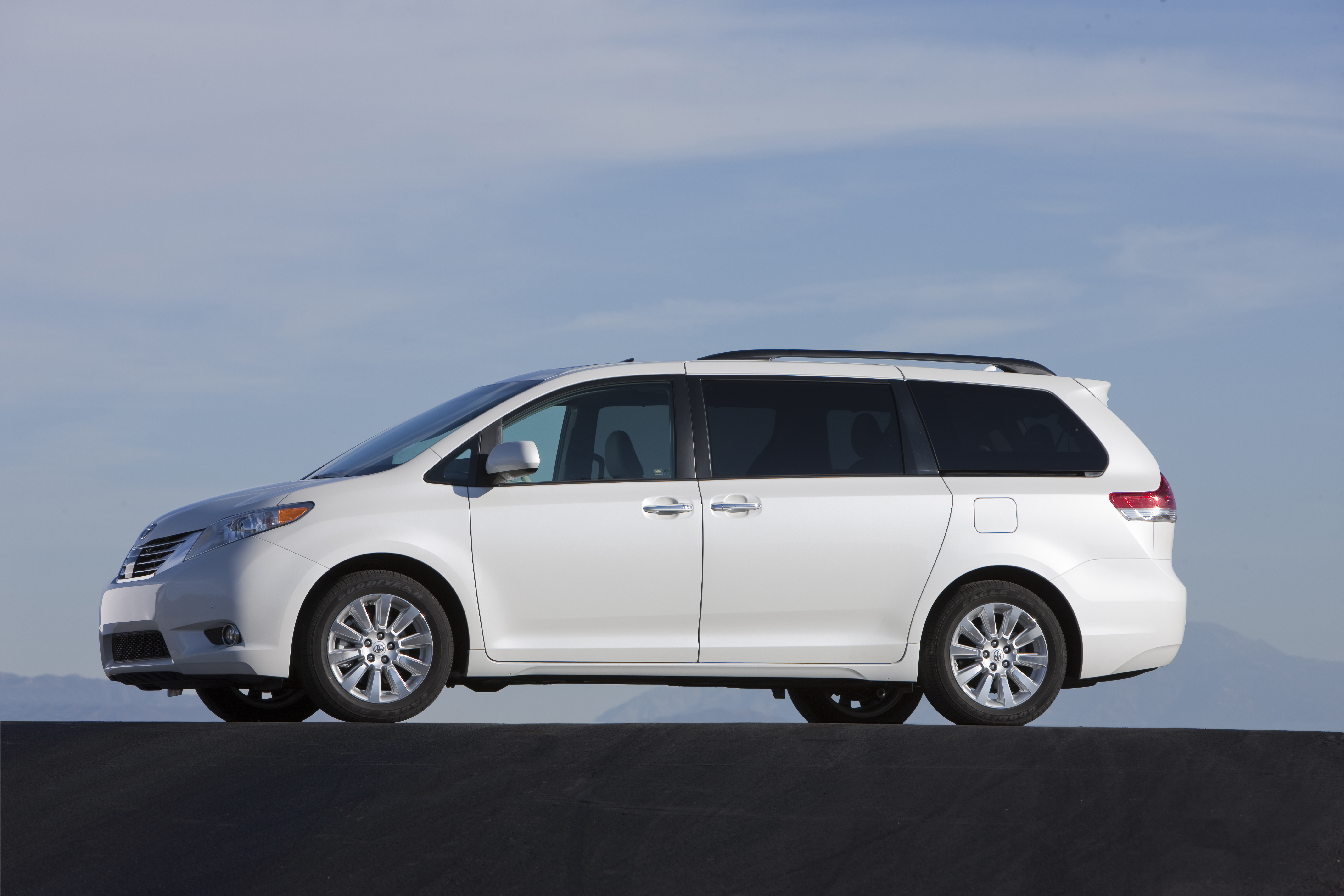 Toyota Recalling 744,000 Sienna Minivans Because Doors Can Open While Driving