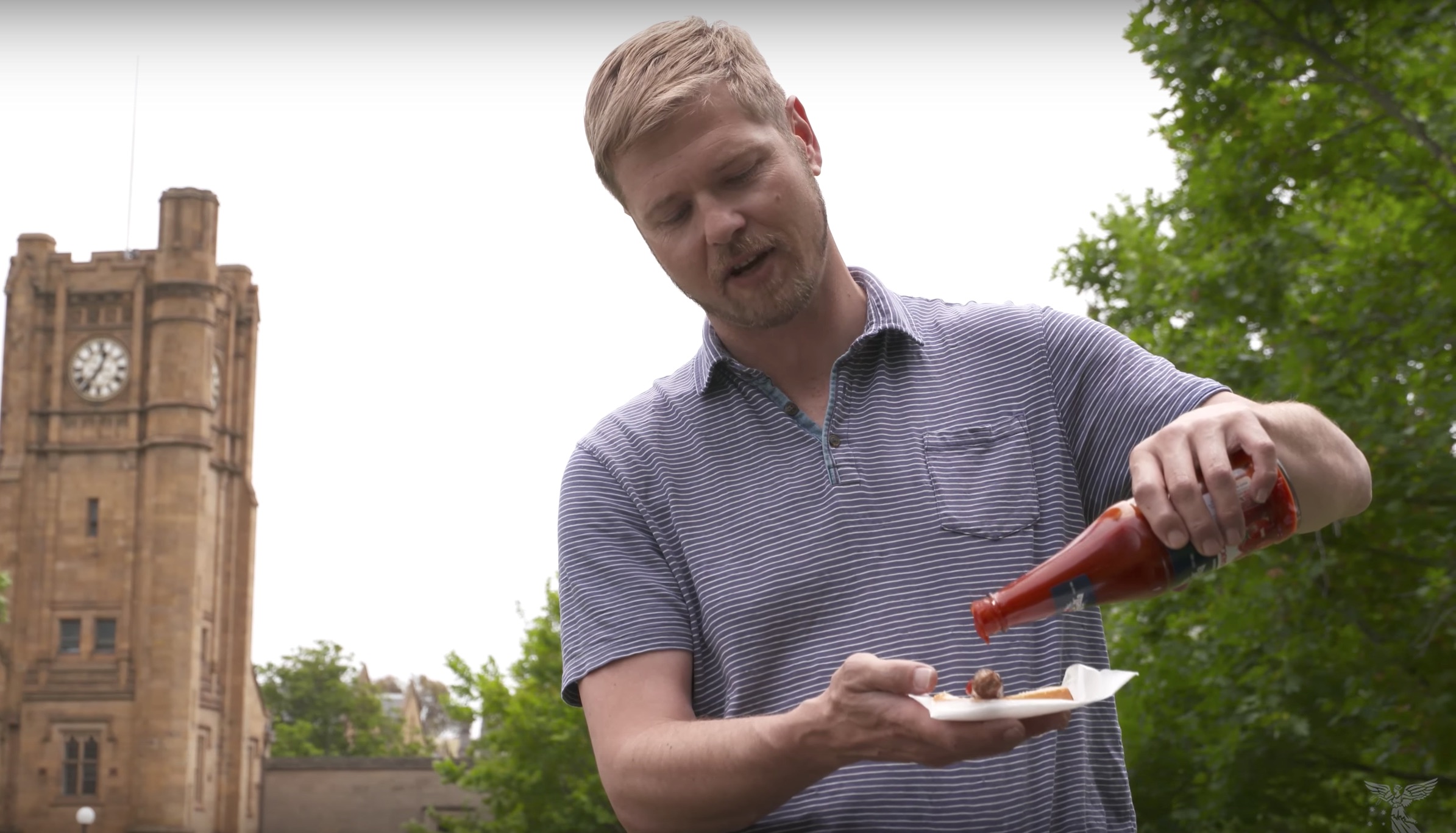 Engineering Professor Explains How To Get Ketchup Out Of A Glass Bottle